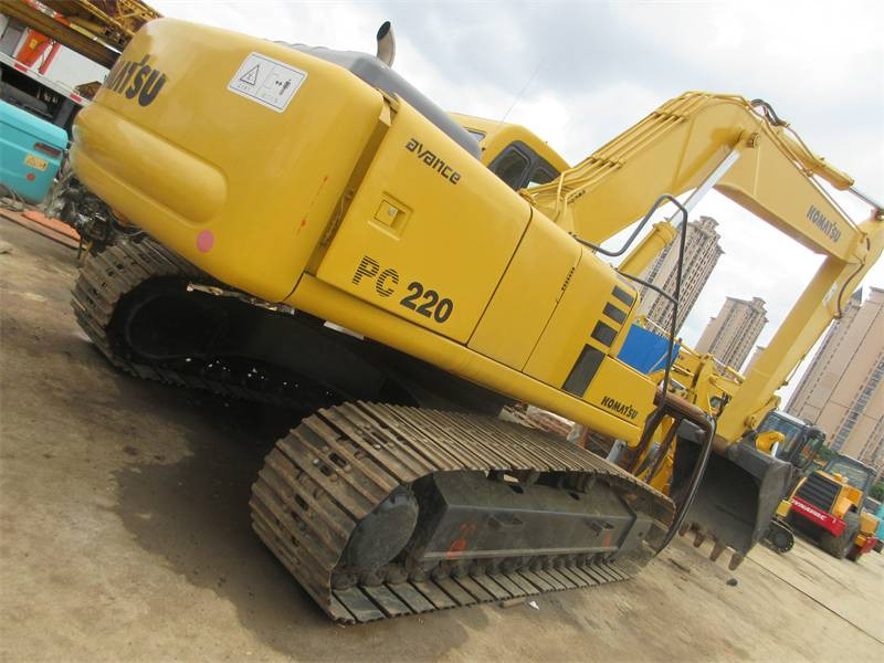 Komatsu PC220-6 - Гусеничный экскаватор: фото 1 Komatsu PC220-6 - Гусеничный экскаватор: фото 1
