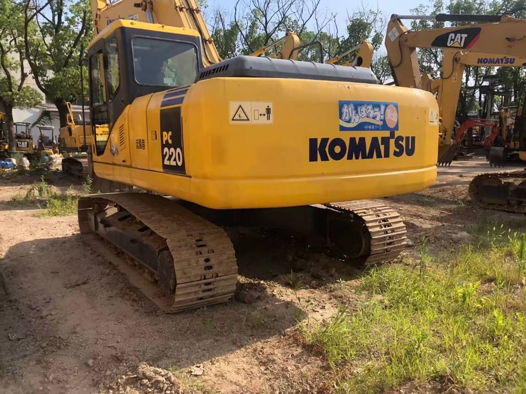 Komatsu PC220-7 - Гусеничный экскаватор: фото 1 Komatsu PC220-7 - Гусеничный экскаватор: фото 1