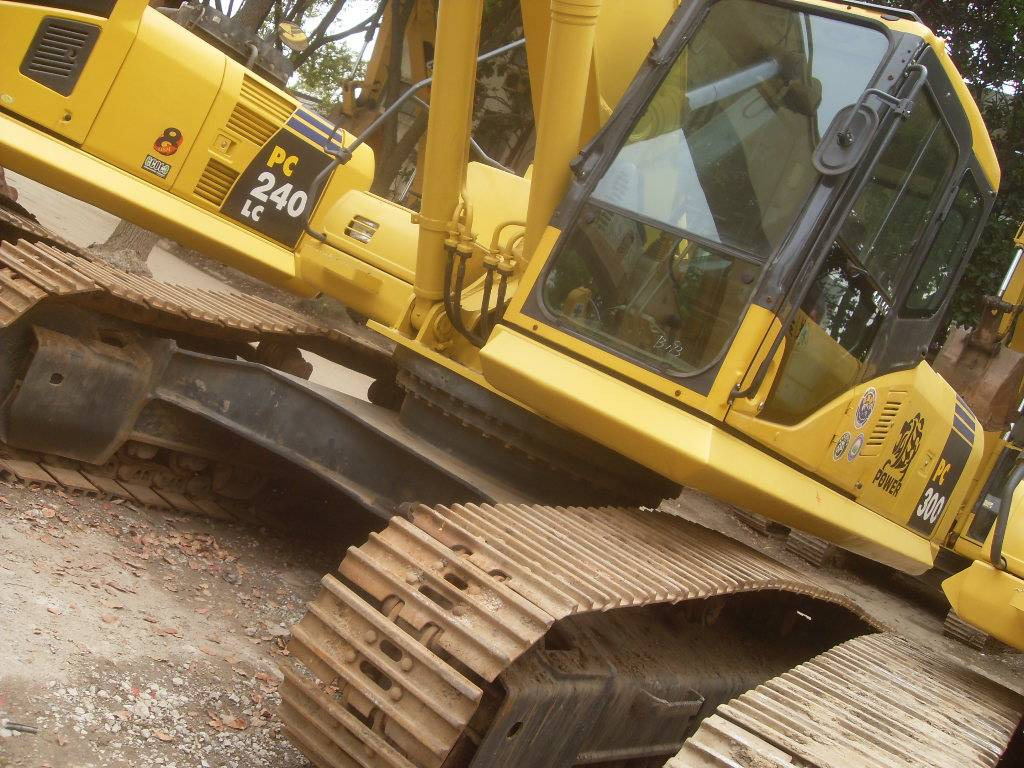 Komatsu PC300-7 - Гусеничный экскаватор: фото 1 Komatsu PC300-7 - Гусеничный экскаватор: фото 1