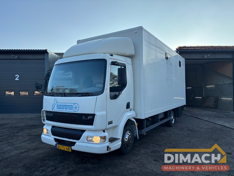 DAF FA LF45.150 4 paards, laadlift. Horsetruck NL truck - Коневоз: фото 1 DAF FA LF45.150 4 paards, laadlift. Horsetruck NL truck - Коневоз: фото 1
