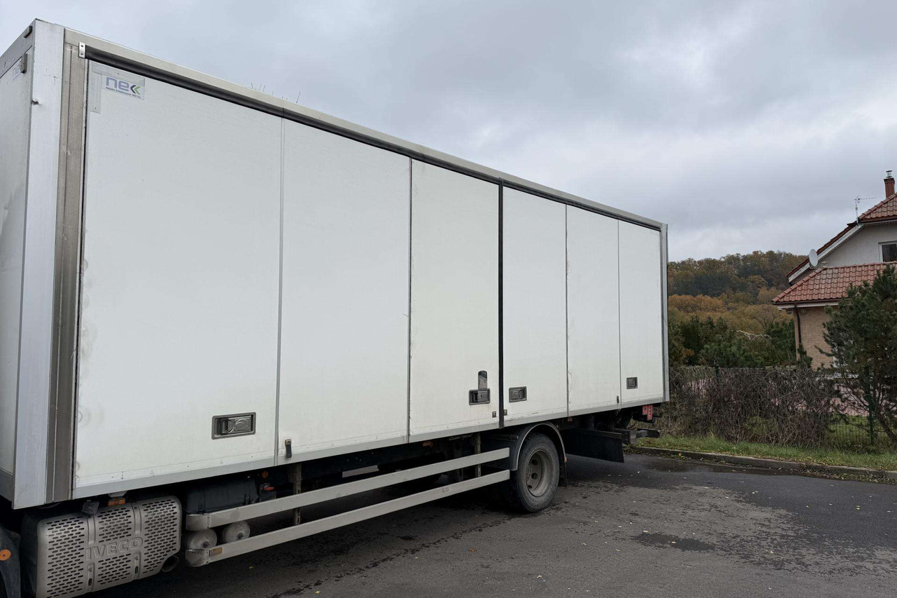 Грузовик с закрытым кузовом Volvo Kėbulas: фото 9 Грузовик с закрытым кузовом Volvo Kėbulas: фото 9
