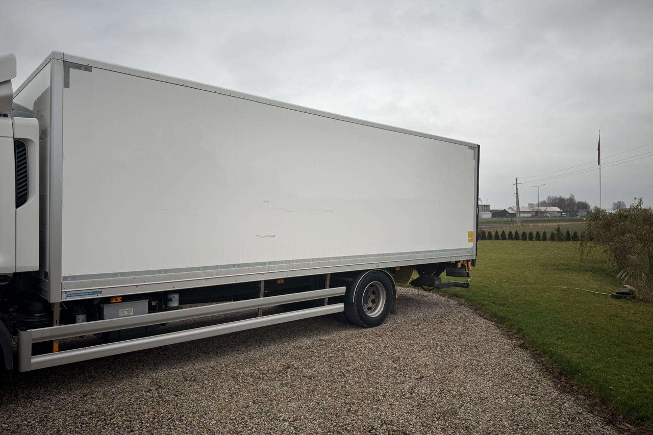 Volvo Kėbulas - Грузовик с закрытым кузовом: фото 1 Volvo Kėbulas - Грузовик с закрытым кузовом: фото 1