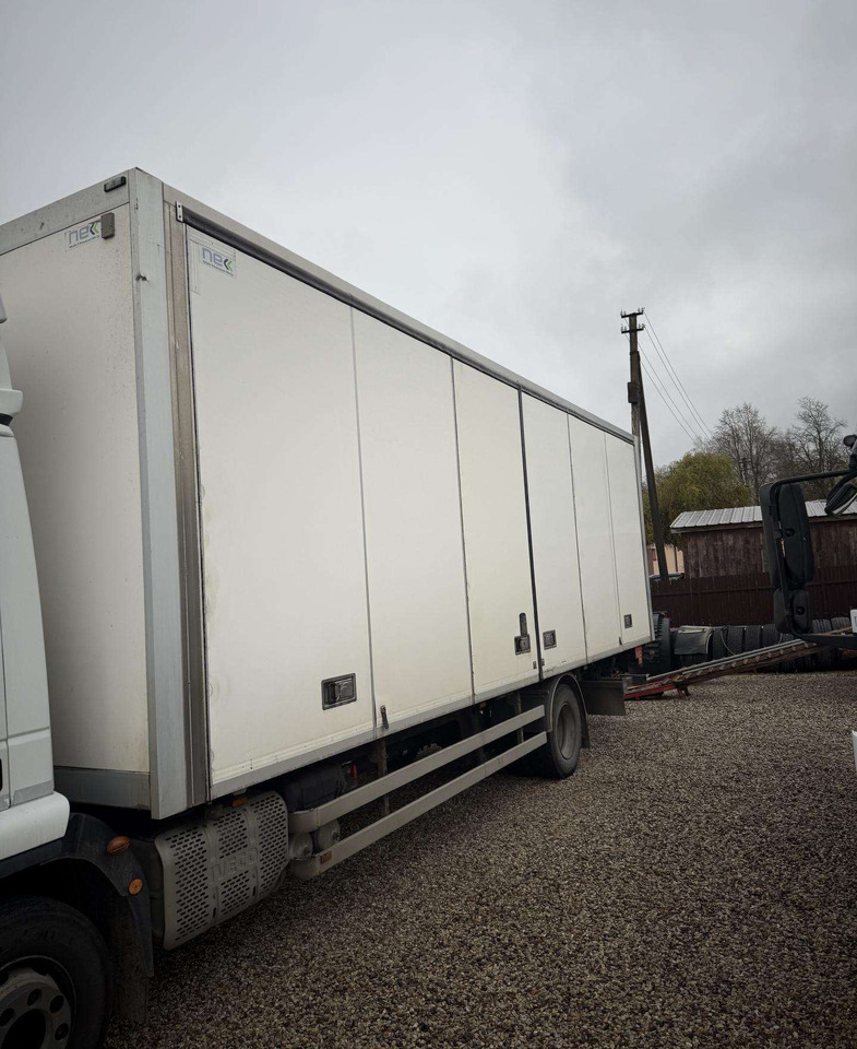 Грузовик с закрытым кузовом Volvo Kėbulas: фото 6 Грузовик с закрытым кузовом Volvo Kėbulas: фото 6