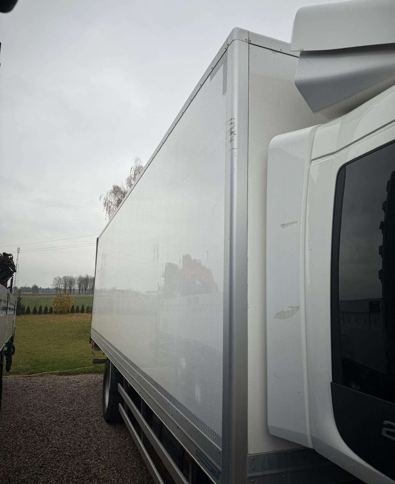 Volvo Kėbulas - Грузовик с закрытым кузовом: фото 5 Volvo Kėbulas - Грузовик с закрытым кузовом: фото 5