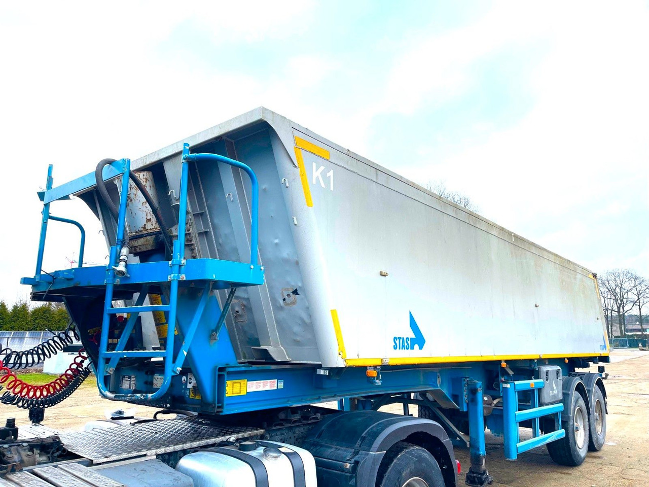 Stas SA236K/ALU/32m3 - Самосвальный полуприцеп: фото 2 Stas SA236K/ALU/32m3 - Самосвальный полуприцеп: фото 2