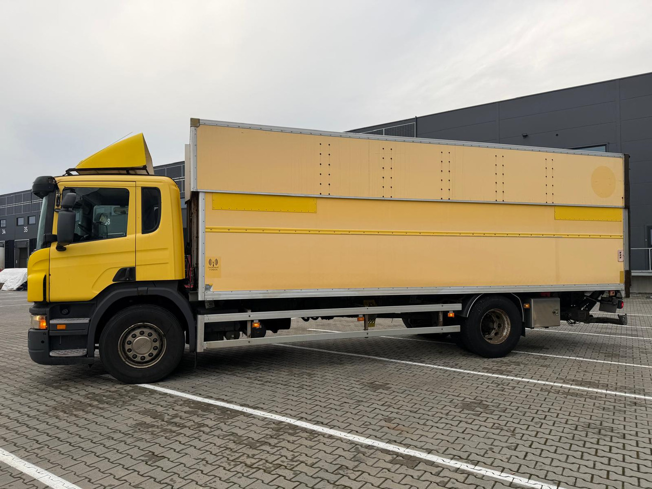 SCANIA P230 - Грузовик с закрытым кузовом: фото 3 SCANIA P230 - Грузовик с закрытым кузовом: фото 3