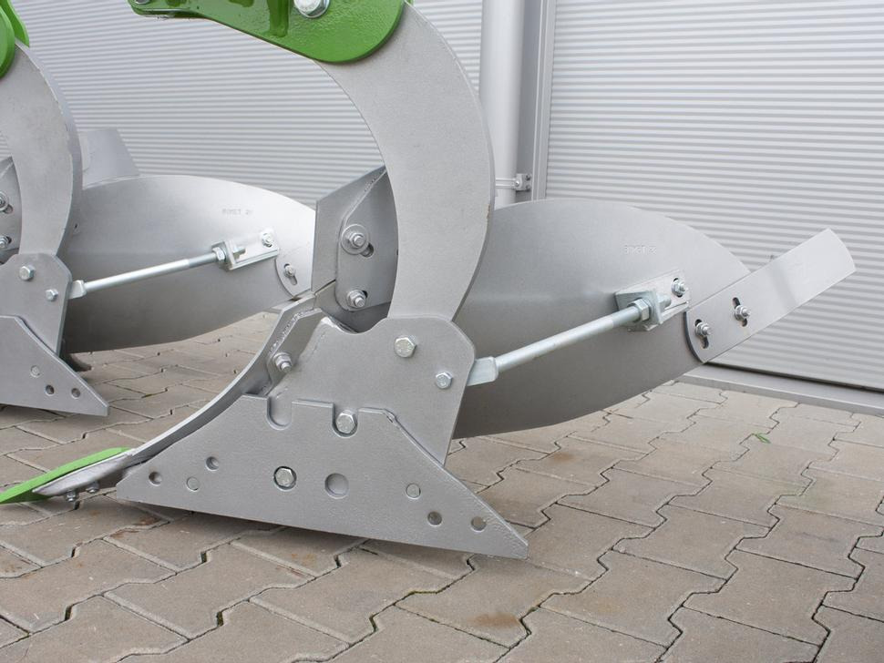 Новый Плуг Bomet Pflüge / Single-beam plow / Charrue mono-poutre / Aratro / Плуг / Pług jednobelkowy Libra 3+1: фото 10 Новый Плуг Bomet Pflüge / Single-beam plow / Charrue mono-poutre / Aratro / Плуг / Pług jednobelkowy Libra 3+1: фото 10