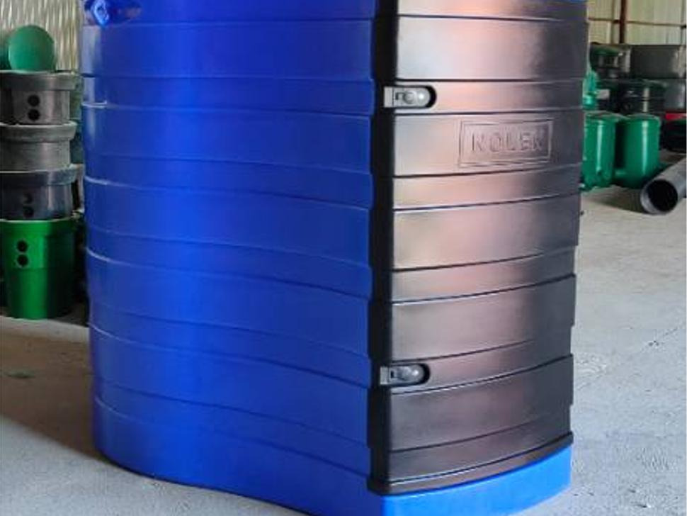 DC AdBlue-Behälter / AdBlue tank / Cuve à AdBlue / Serbatoio / Depósito / Бак для AdBlue / Zbiornik AdBlue 1500 l - Резервуар для хранения: фото 1 DC AdBlue-Behälter / AdBlue tank / Cuve à AdBlue / Serbatoio / Depósito / Бак для AdBlue / Zbiornik AdBlue 1500 l - Резервуар для хранения: фото 1
