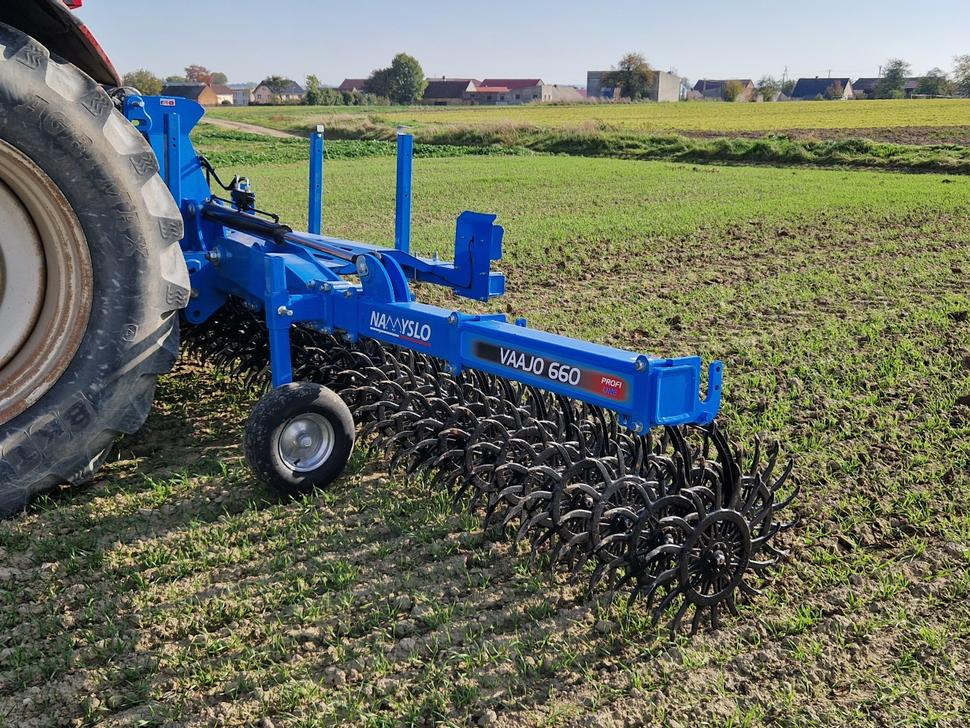 Namysło Rotorstriegel / Rotary hoe / Houe rotative / Ротационная борона / Brona wirnikowa / Pielnik 6,6 m - Культиватор: фото 1 Namysło Rotorstriegel / Rotary hoe / Houe rotative / Ротационная борона / Brona wirnikowa / Pielnik 6,6 m - Культиватор: фото 1