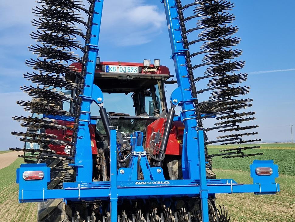 Namysło Rotorstriegel / Rotary hoe / Houe rotative / Ротационная борона / Brona wirnikowa / Pielnik 6,6 m - Культиватор: фото 3 Namysło Rotorstriegel / Rotary hoe / Houe rotative / Ротационная борона / Brona wirnikowa / Pielnik 6,6 m - Культиватор: фото 3