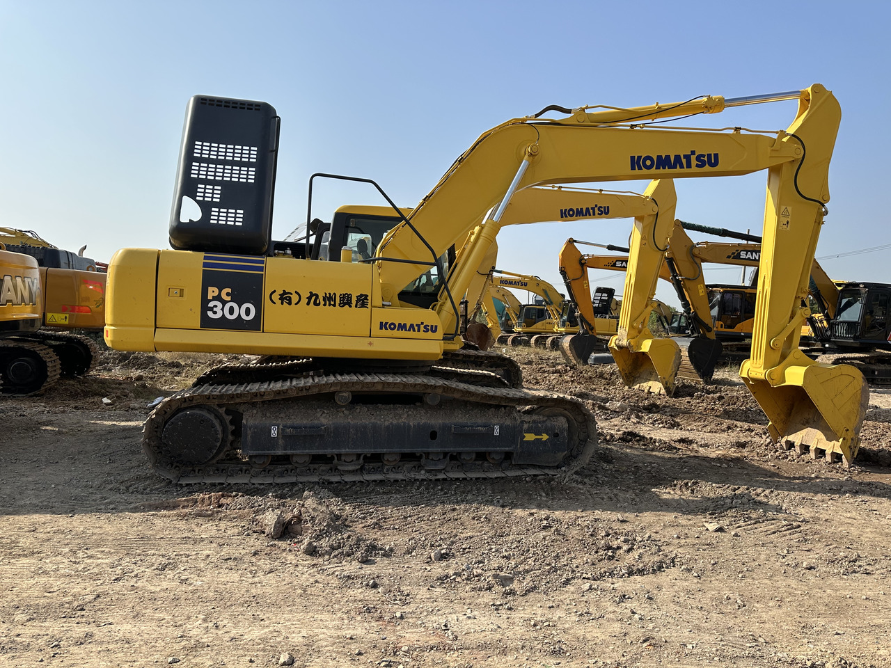 KOMATSU PC300-7 - Гусеничный экскаватор: фото 1 KOMATSU PC300-7 - Гусеничный экскаватор: фото 1