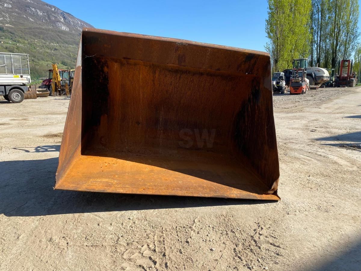 GODET CHARGEUR POUR CHARIOT ELEVATEUR - Ковш для погрузчика: фото 2 GODET CHARGEUR POUR CHARIOT ELEVATEUR - Ковш для погрузчика: фото 2