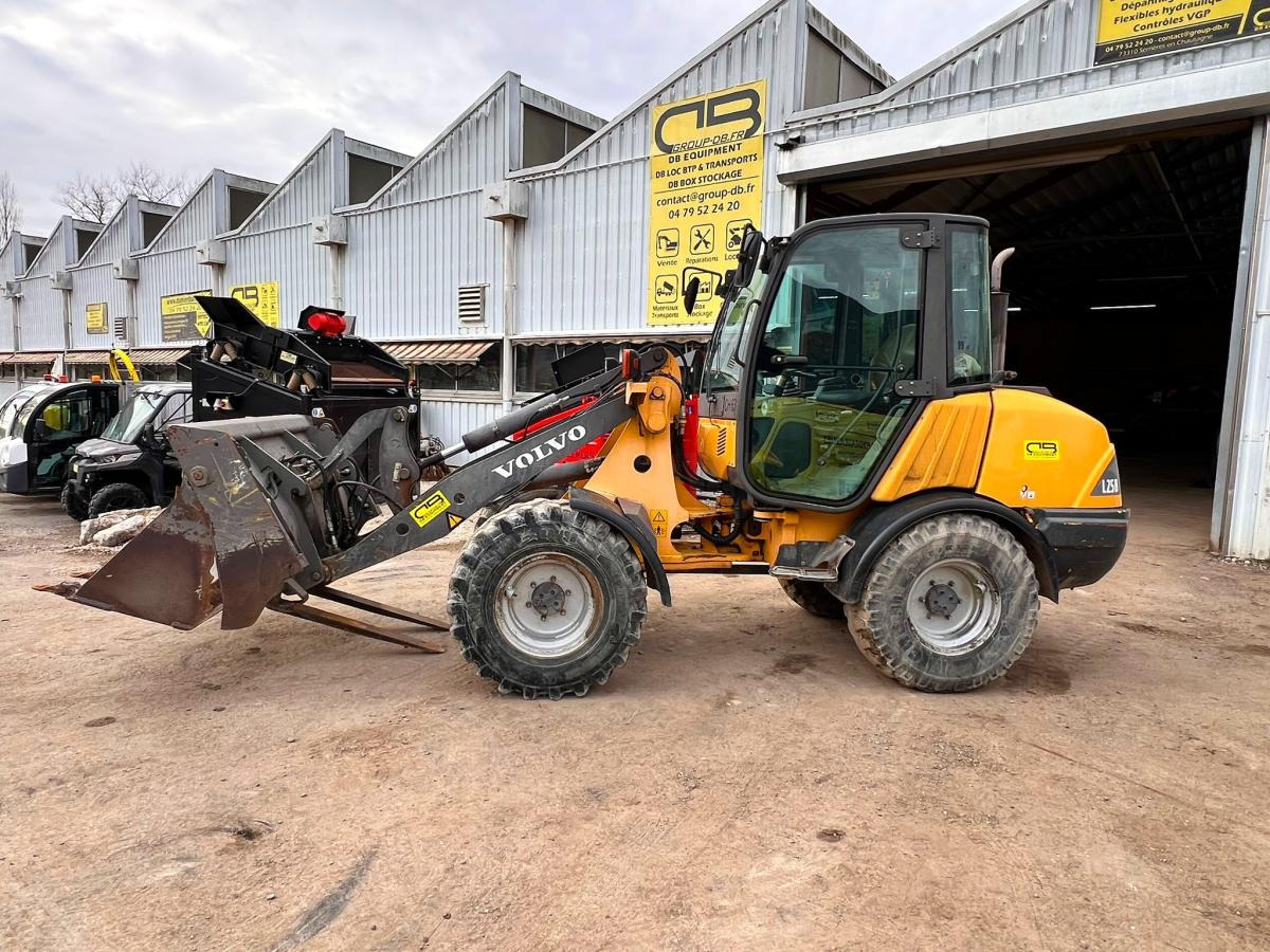 Volvo L25B-P CHARGEUSE SUR PNEUS 5T - Колёсный погрузчик: фото 2 Volvo L25B-P CHARGEUSE SUR PNEUS 5T - Колёсный погрузчик: фото 2