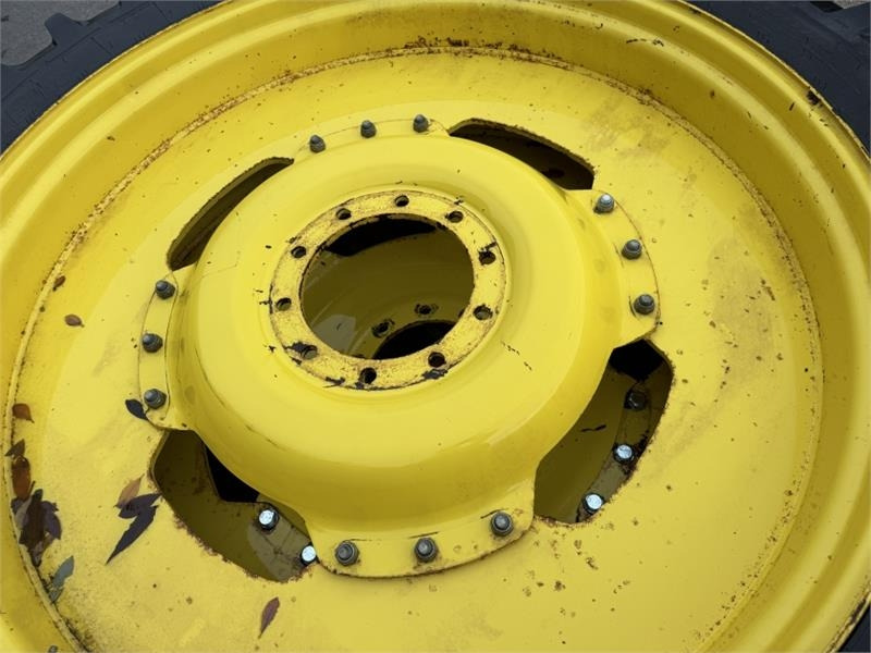 Сельскохозяйственная техника John Deere 320 Row Crop Wheels and Tyres: фото 6 Сельскохозяйственная техника John Deere 320 Row Crop Wheels and Tyres: фото 6