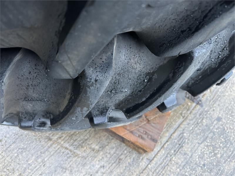 Сельскохозяйственная техника John Deere 320 Row Crop Wheels and Tyres: фото 12 Сельскохозяйственная техника John Deere 320 Row Crop Wheels and Tyres: фото 12