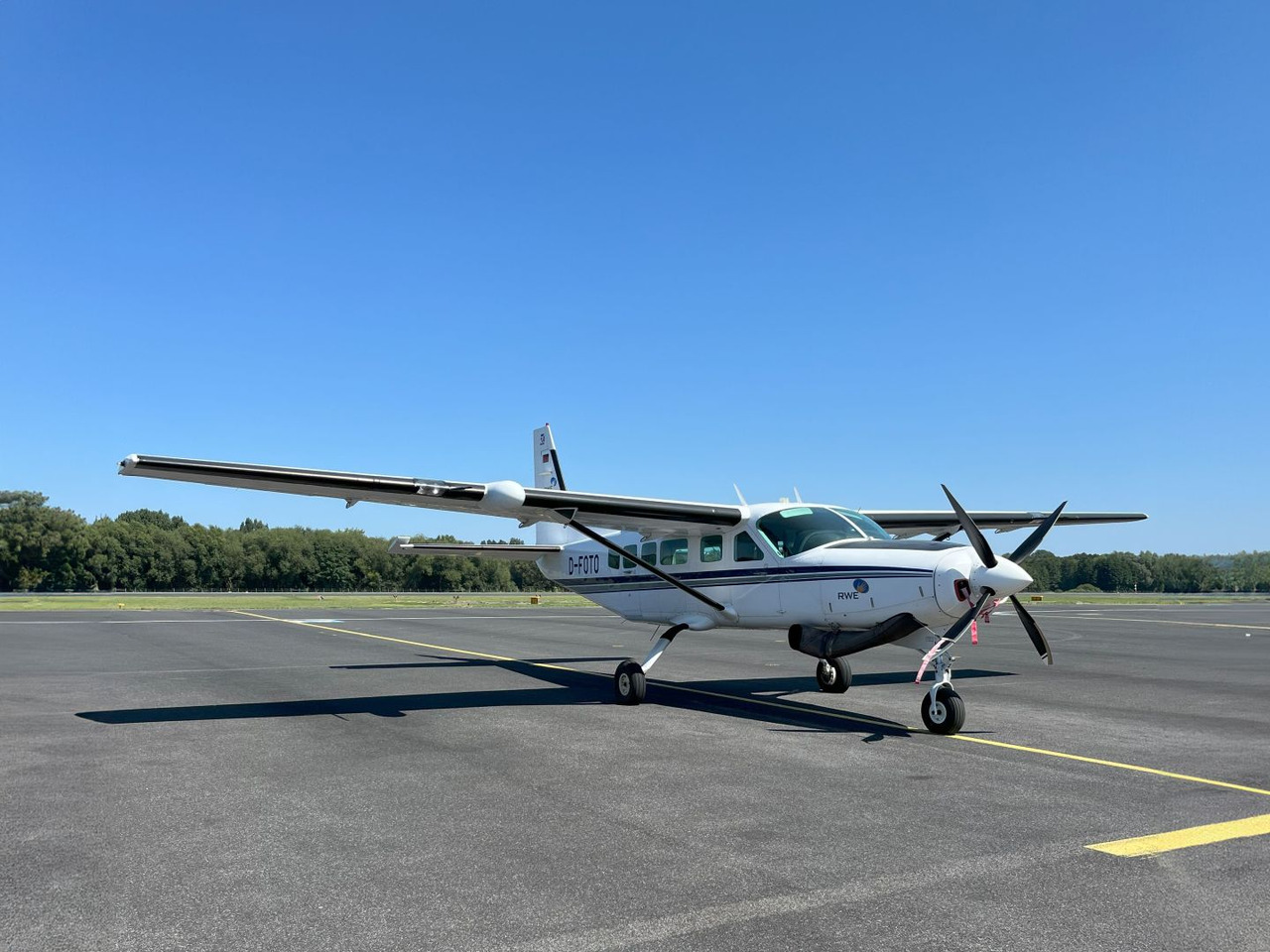 Cessna 208 Caravan I - Аэродромная техника: фото 1 Cessna 208 Caravan I - Аэродромная техника: фото 1