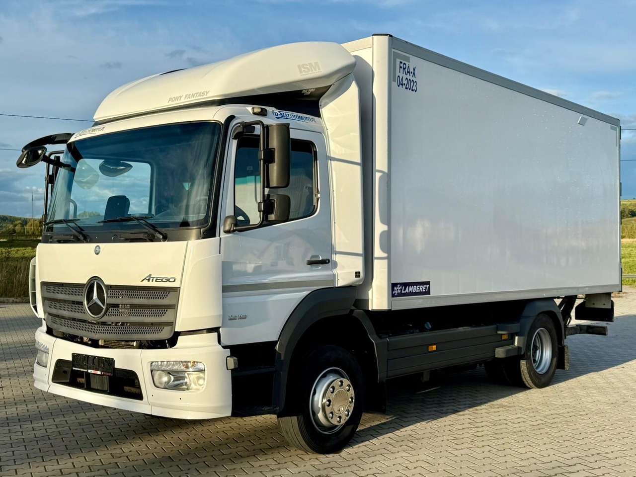 MERCEDES-BENZ ATEGO 1218 / CHŁODNIA / IZOTERMA / WINDA / 5.10 M DŁUGOŚCI / LAMBERET / AUTOMAT / 2017 ROK / 410 TYŚ KM - Рефрижератор: фото 2 MERCEDES-BENZ ATEGO 1218 / CHŁODNIA / IZOTERMA / WINDA / 5.10 M DŁUGOŚCI / LAMBERET / AUTOMAT / 2017 ROK / 410 TYŚ KM - Рефрижератор: фото 2