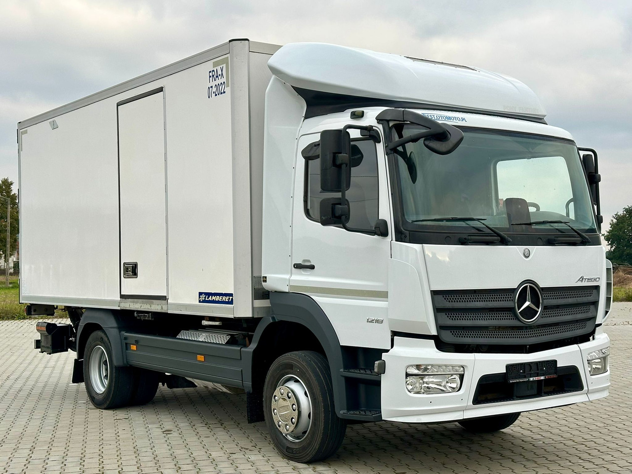 MERCEDES-BENZ ATEGO 1218 / CHŁODNIA / WINDA / 12 PALET / 5.10 M DŁUGOŚCI / AUTOMAT / LAMBERET / 5090 KG ŁADOWNOŚCI - Рефрижератор: фото 1 MERCEDES-BENZ ATEGO 1218 / CHŁODNIA / WINDA / 12 PALET / 5.10 M DŁUGOŚCI / AUTOMAT / LAMBERET / 5090 KG ŁADOWNOŚCI - Рефрижератор: фото 1