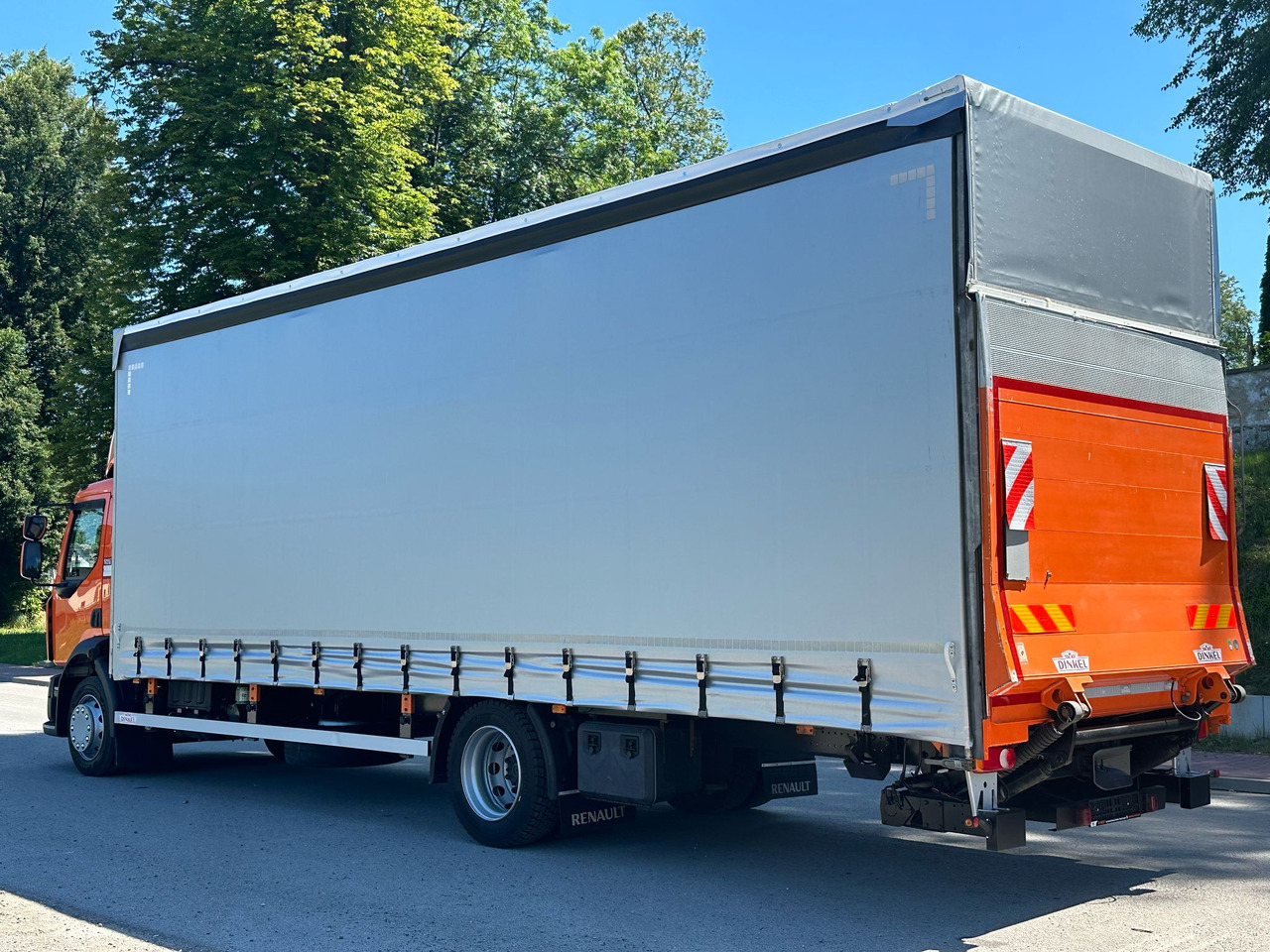 RENAULT D 18 / 280 / FIRANKA / WINDA / 8.6 M DŁUGOŚCI / 21 EUROPALET / NOWE OPONY / ŁADOWNOŚĆ 9.380 KG / AUTOMAT / SERWISOWANA / SPROWADZONA - Тентованный грузовик: фото 3 RENAULT D 18 / 280 / FIRANKA / WINDA / 8.6 M DŁUGOŚCI / 21 EUROPALET / NOWE OPONY / ŁADOWNOŚĆ 9.380 KG / AUTOMAT / SERWISOWANA / SPROWADZONA - Тентованный грузовик: фото 3