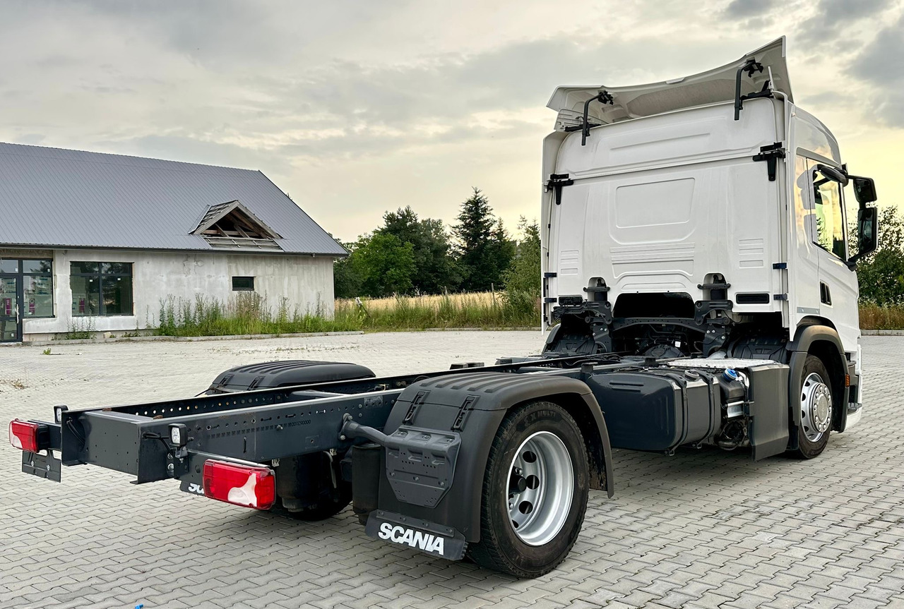SCANIA P220 / RAMA DO ZABUDOWY / ROZSTAW OSI 3.90 M / SILNIK 6 / WYWROTKA / BECZKA / HAKOWIEC / UTRZYMANIE DRÓG / AUTOMAT / 2019 ROK / NISKI PRZEBIEG - Грузовик-шасси: фото 4 SCANIA P220 / RAMA DO ZABUDOWY / ROZSTAW OSI 3.90 M / SILNIK 6 / WYWROTKA / BECZKA / HAKOWIEC / UTRZYMANIE DRÓG / AUTOMAT / 2019 ROK / NISKI PRZEBIEG - Грузовик-шасси: фото 4