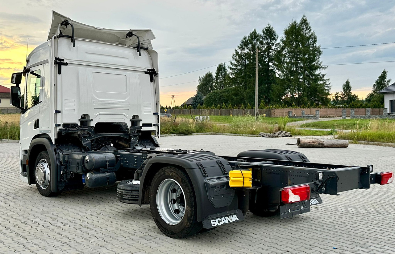 SCANIA P220 / RAMA DO ZABUDOWY / ROZSTAW OSI 3.90 M / SILNIK 6 / WYWROTKA / BECZKA / HAKOWIEC / UTRZYMANIE DRÓG / AUTOMAT / 2019 ROK / NISKI PRZEBIEG - Грузовик-шасси: фото 3 SCANIA P220 / RAMA DO ZABUDOWY / ROZSTAW OSI 3.90 M / SILNIK 6 / WYWROTKA / BECZKA / HAKOWIEC / UTRZYMANIE DRÓG / AUTOMAT / 2019 ROK / NISKI PRZEBIEG - Грузовик-шасси: фото 3