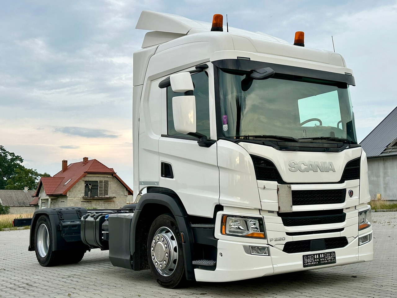 SCANIA P220 / RAMA DO ZABUDOWY / ROZSTAW OSI 3.90 M / SILNIK 6 / WYWROTKA / BECZKA / HAKOWIEC / UTRZYMANIE DRÓG / AUTOMAT / 2019 ROK / NISKI PRZEBIEG - Грузовик-шасси: фото 1 SCANIA P220 / RAMA DO ZABUDOWY / ROZSTAW OSI 3.90 M / SILNIK 6 / WYWROTKA / BECZKA / HAKOWIEC / UTRZYMANIE DRÓG / AUTOMAT / 2019 ROK / NISKI PRZEBIEG - Грузовик-шасси: фото 1