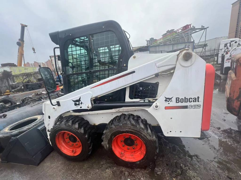 Bobcat S 450 - Мини-погрузчик с бортовым поворотом: фото 1 Bobcat S 450 - Мини-погрузчик с бортовым поворотом: фото 1