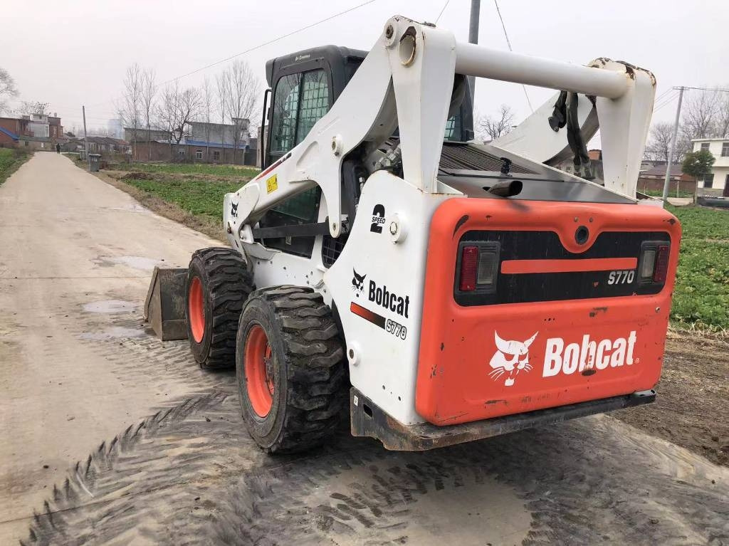 Bobcat T 770 - Мини-погрузчик с бортовым поворотом: фото 1 Bobcat T 770 - Мини-погрузчик с бортовым поворотом: фото 1