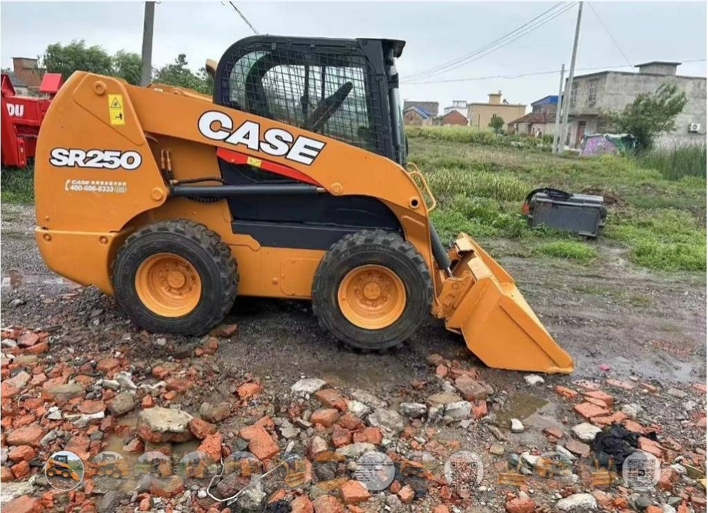 CASE SR 250 - Мини-погрузчик с бортовым поворотом: фото 1 CASE SR 250 - Мини-погрузчик с бортовым поворотом: фото 1
