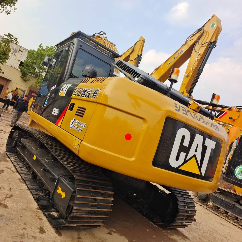 Гусеничный экскаватор CAT 320 D2: фото 1
