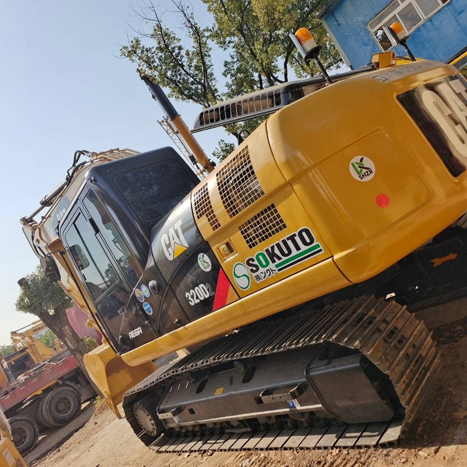 CAT 320 D2 - Гусеничный экскаватор: фото 1 CAT 320 D2 - Гусеничный экскаватор: фото 1