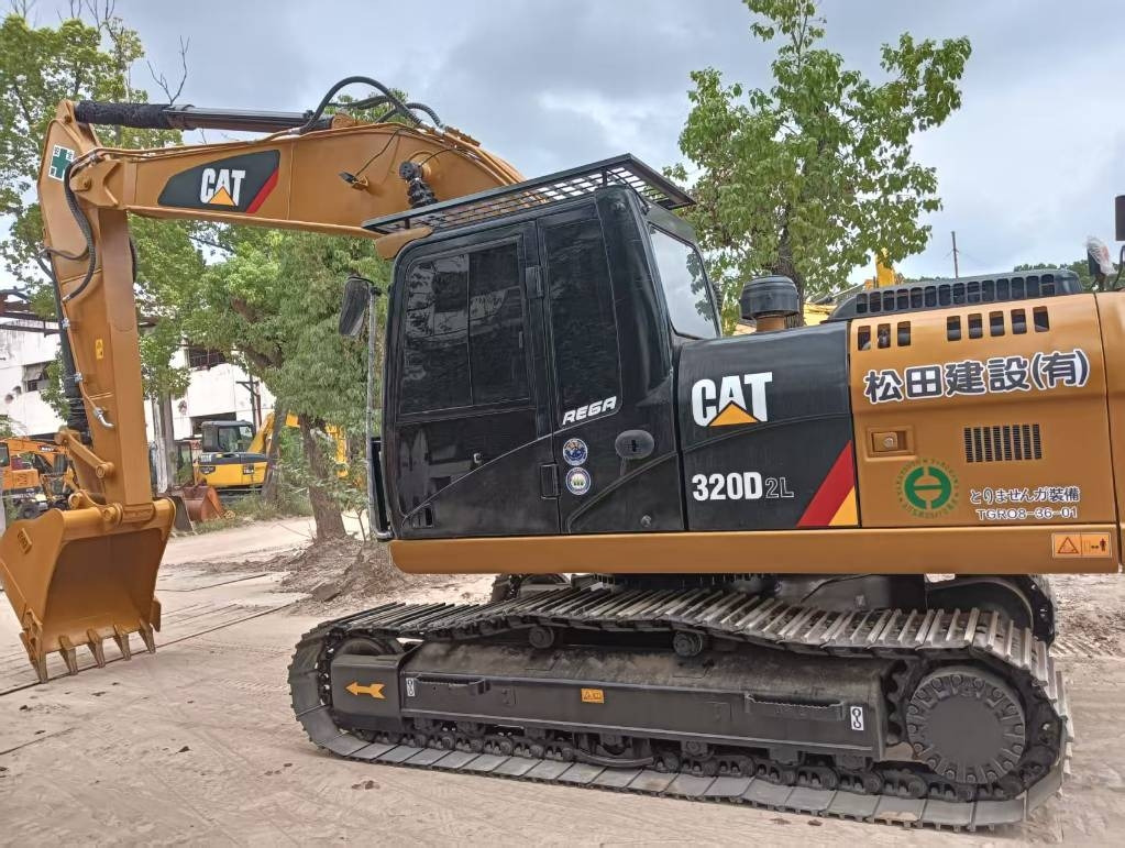 CAT 320 D2 - Гусеничный экскаватор: фото 1 CAT 320 D2 - Гусеничный экскаватор: фото 1