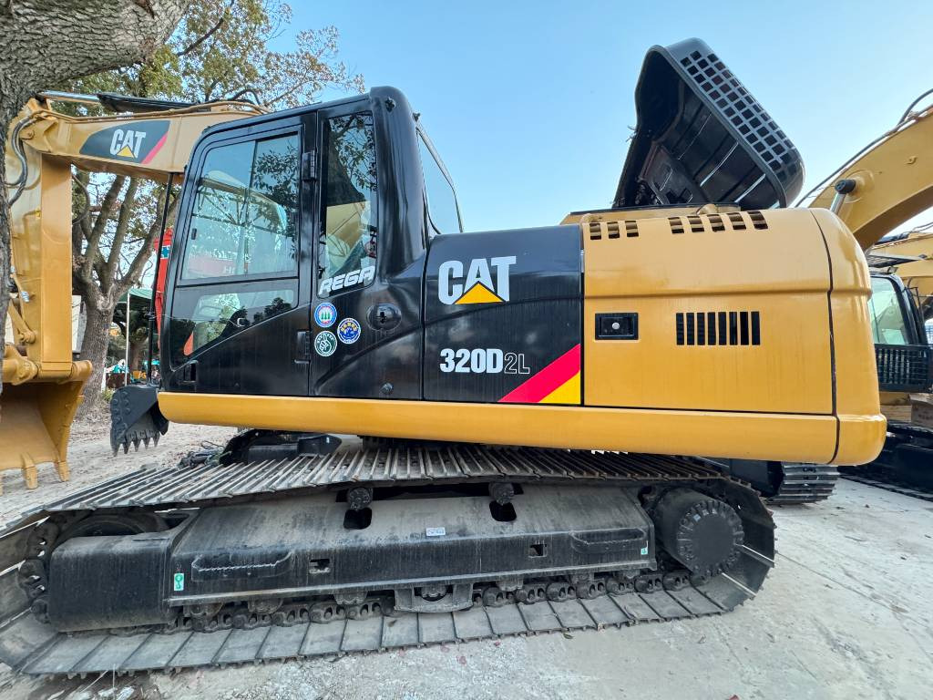 CAT 320D2L - Гусеничный экскаватор: фото 1 CAT 320D2L - Гусеничный экскаватор: фото 1