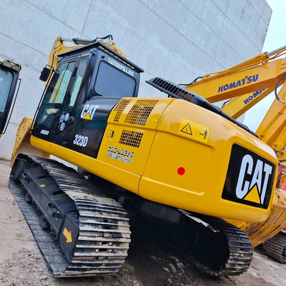 CAT 323 - Гусеничный экскаватор: фото 4 CAT 323 - Гусеничный экскаватор: фото 4
