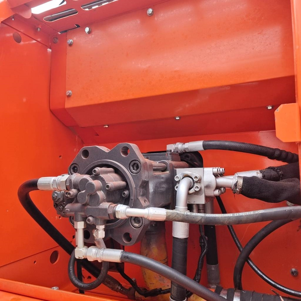 Doosan DX 225 LC - Гусеничный экскаватор: фото 2 Doosan DX 225 LC - Гусеничный экскаватор: фото 2