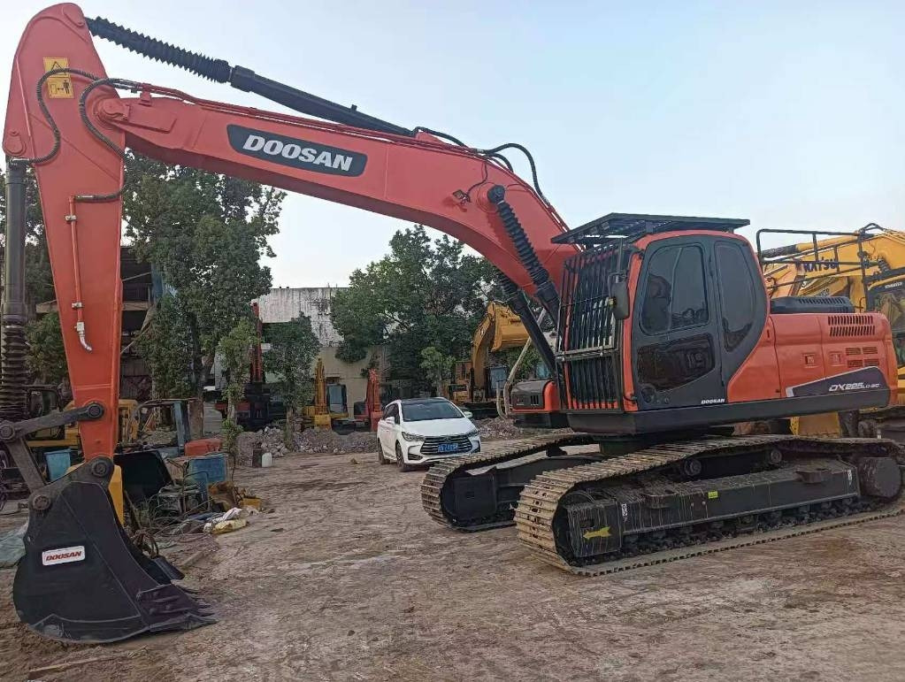 Doosan DX 225 LC - Гусеничный экскаватор: фото 1 Doosan DX 225 LC - Гусеничный экскаватор: фото 1