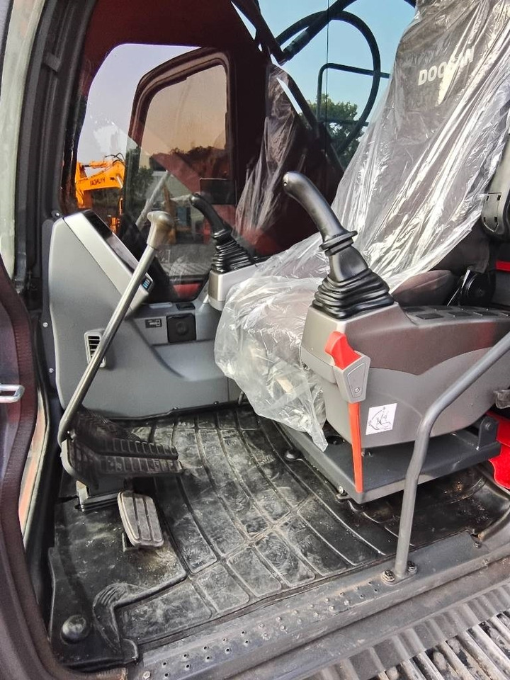 Гусеничный экскаватор Doosan DX 225 LC: фото 9 Гусеничный экскаватор Doosan DX 225 LC: фото 9