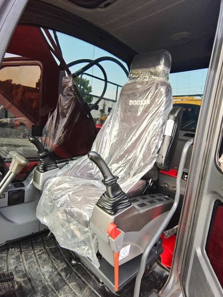 Гусеничный экскаватор Doosan DX 225 LC: фото 6 Гусеничный экскаватор Doosan DX 225 LC: фото 6