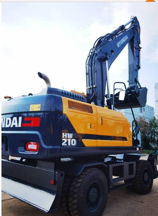 Hyundai 210W-9 - Колёсный экскаватор: фото 1 Hyundai 210W-9 - Колёсный экскаватор: фото 1