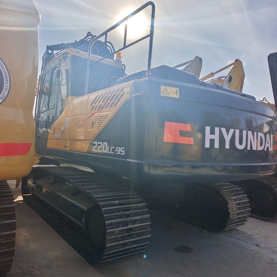 Hyundai 220LC-9T - Гусеничный экскаватор: фото 1 Hyundai 220LC-9T - Гусеничный экскаватор: фото 1