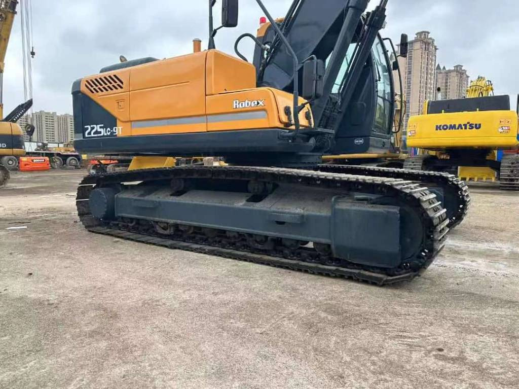 Hyundai 225LC-9T - Гусеничный экскаватор: фото 2 Hyundai 225LC-9T - Гусеничный экскаватор: фото 2