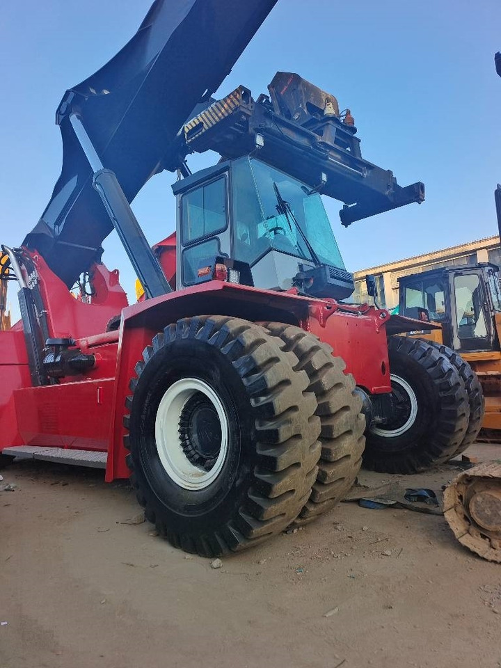 Kalmar DRF 450 - Ричстакер: фото 4 Kalmar DRF 450 - Ричстакер: фото 4