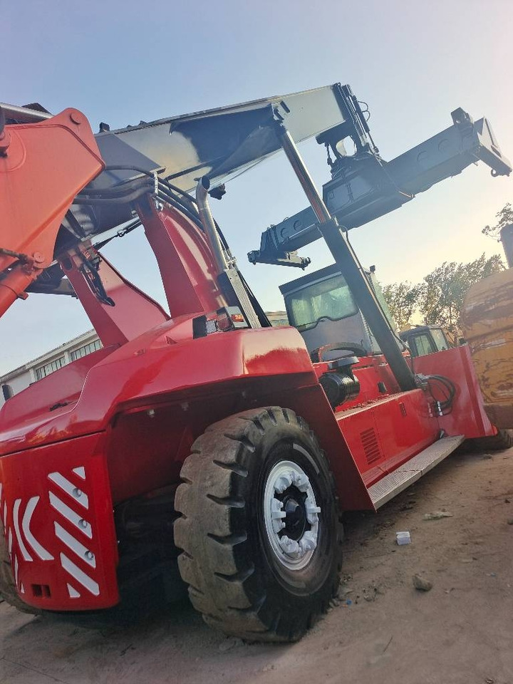 Kalmar DRF 450 - Ричстакер: фото 1 Kalmar DRF 450 - Ричстакер: фото 1