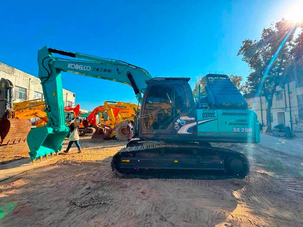 Kobelco SK 200-8 - Гусеничный экскаватор: фото 3 Kobelco SK 200-8 - Гусеничный экскаватор: фото 3