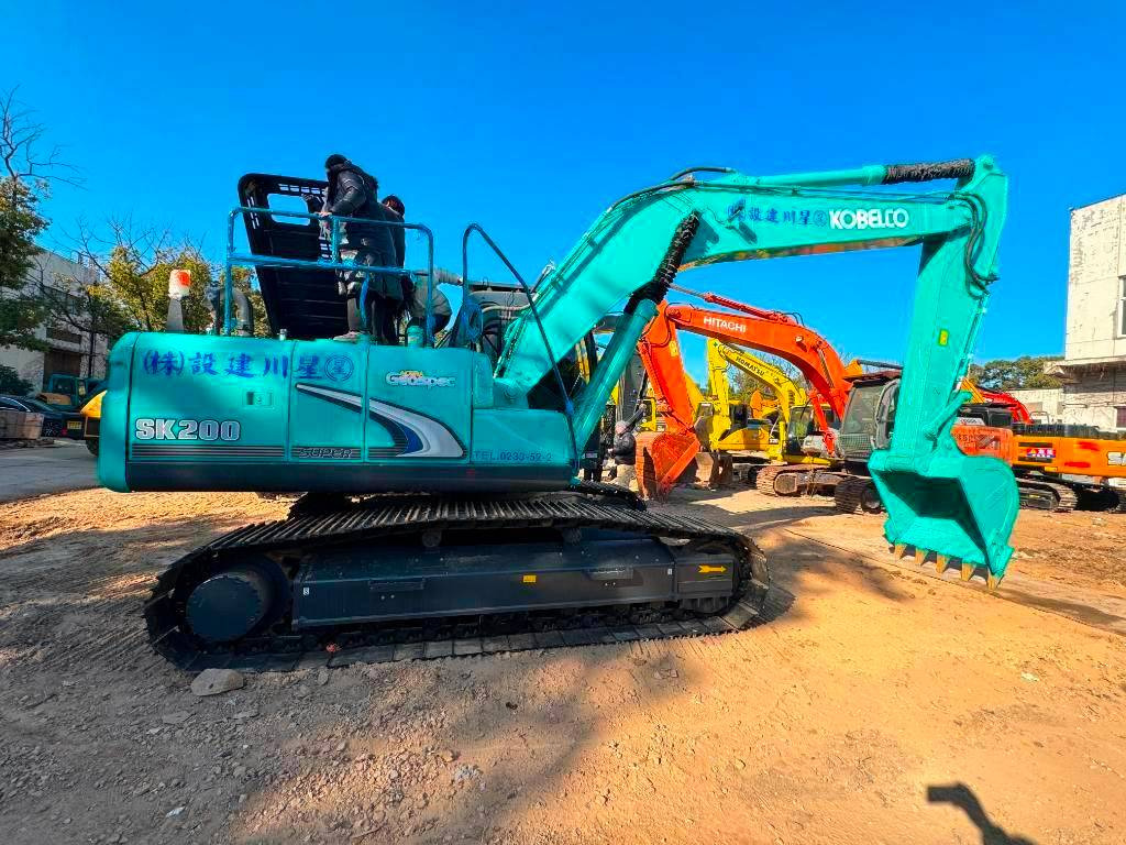 Kobelco SK 200-8 - Гусеничный экскаватор: фото 1 Kobelco SK 200-8 - Гусеничный экскаватор: фото 1