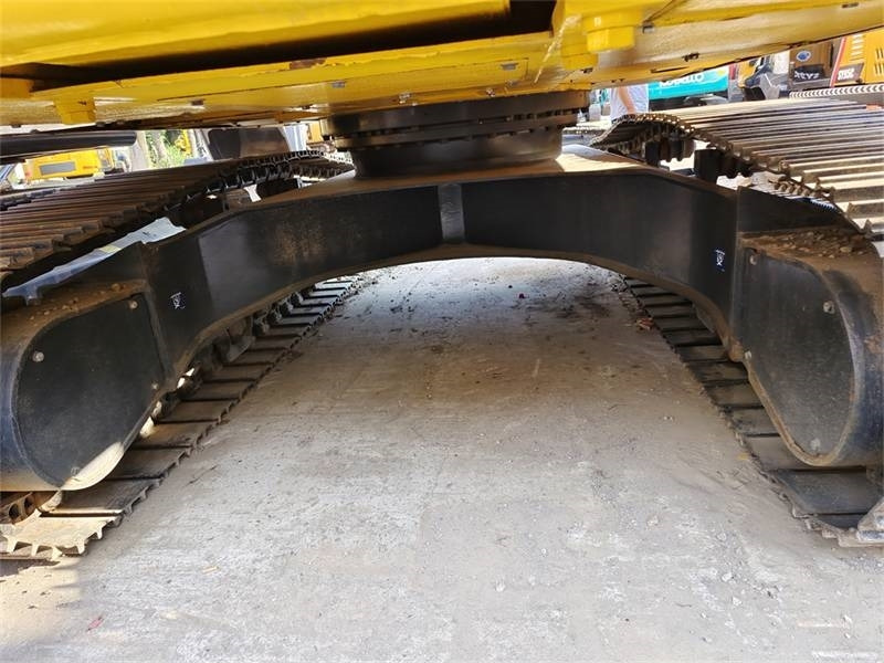 Komatsu PC 200 - Гусеничный экскаватор: фото 3 Komatsu PC 200 - Гусеничный экскаватор: фото 3