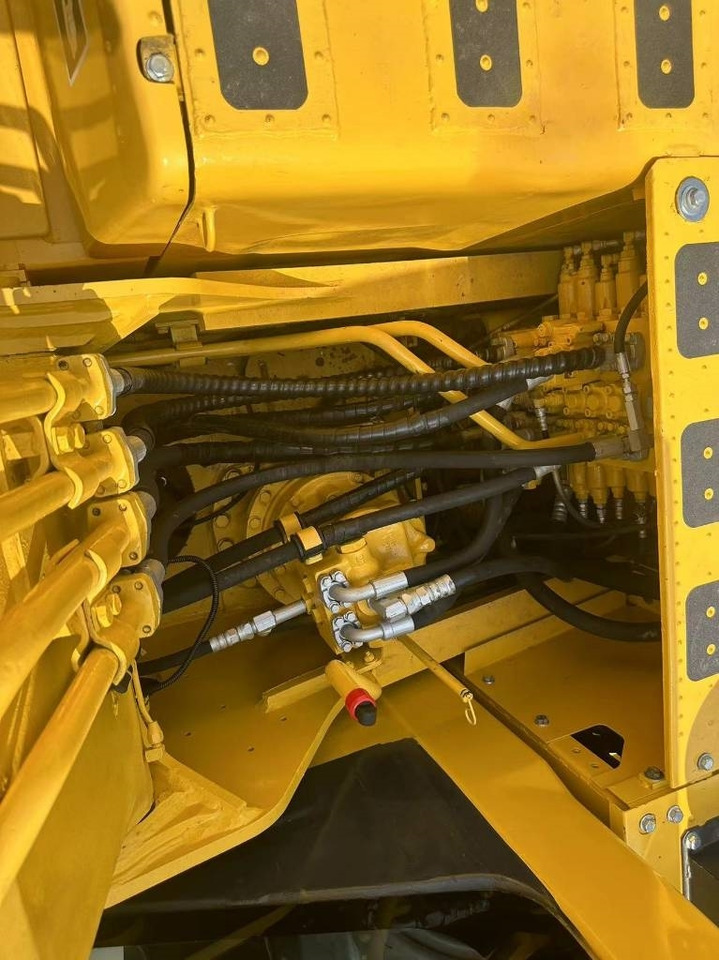 Komatsu PC 220 - Гусеничный экскаватор: фото 5 Komatsu PC 220 - Гусеничный экскаватор: фото 5