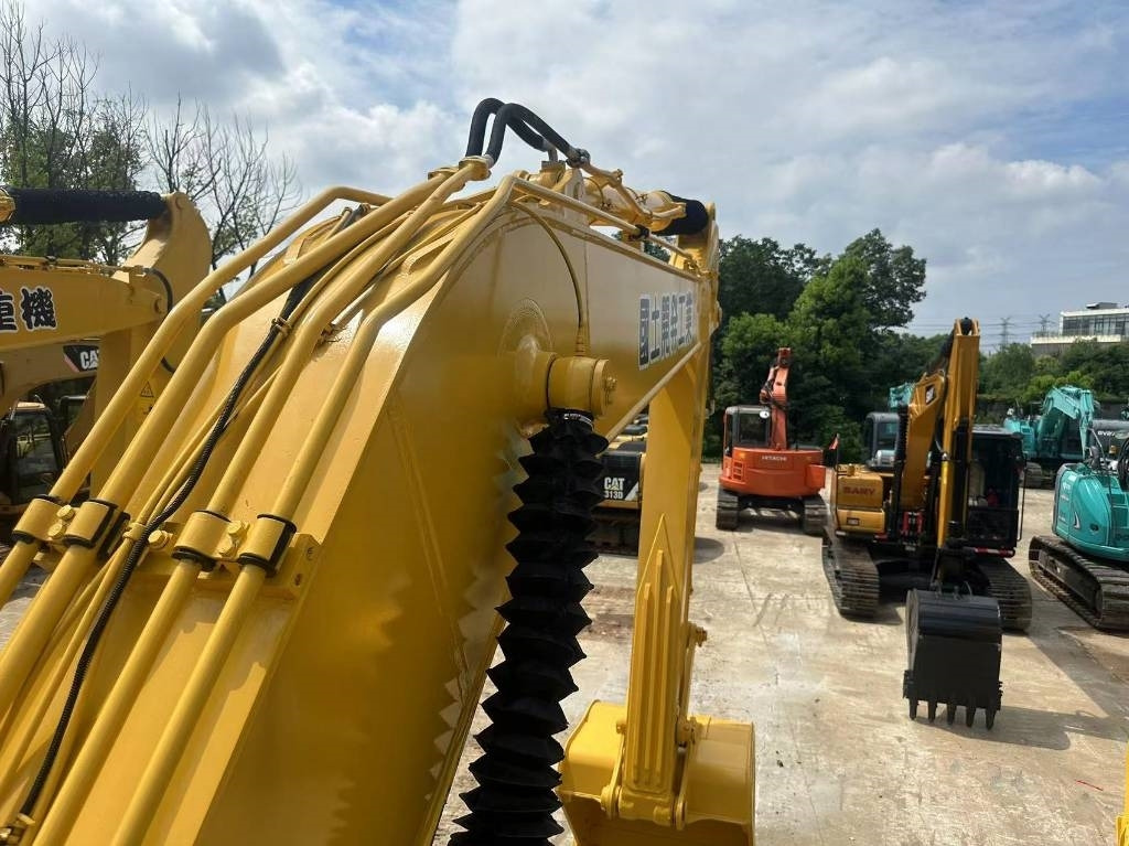 Komatsu PC 220 - Гусеничный экскаватор: фото 3 Komatsu PC 220 - Гусеничный экскаватор: фото 3