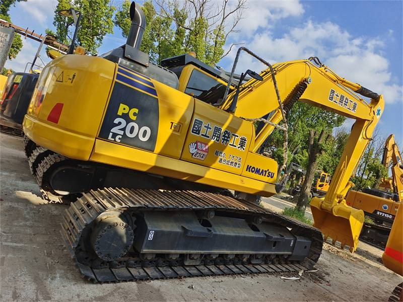 Komatsu PC 220 - Гусеничный экскаватор: фото 1 Komatsu PC 220 - Гусеничный экскаватор: фото 1