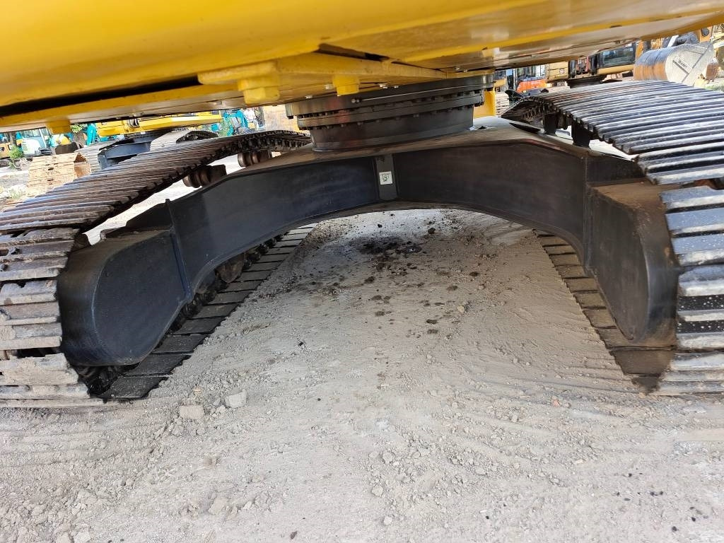 Komatsu PC 220 - Гусеничный экскаватор: фото 3 Komatsu PC 220 - Гусеничный экскаватор: фото 3